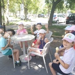 Dzieci jedzą lody (3).jpg