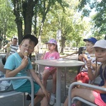 Dzieci jedzą lody (6).jpg