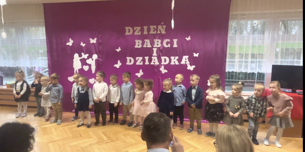 dzien babci i dziadka smerfy.jpeg