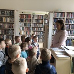Pani bibliotekarka opowiada o swojej pracy