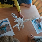 Dzieci składają elementy w całość.jpg