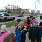 Dzieci szukają źródeł dymu (2).jpg