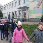 Dzieci szukają źródeł dymu.jpg
