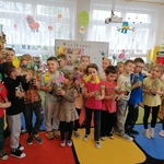 Dzieci wykonały wielkanocne ozdoby.jpg