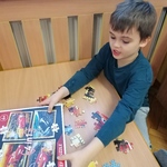 Sasza układa puzzle.jpg