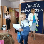 Jaś odbiera dyplom i nagrodę