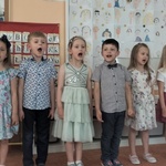 3. Śpiewamy piosenki o mamie i tacie.jpg