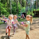 7. Wiele radości sprawiają nam wspólne zabawy w Puszczy Knyszyńskiej.jpg
