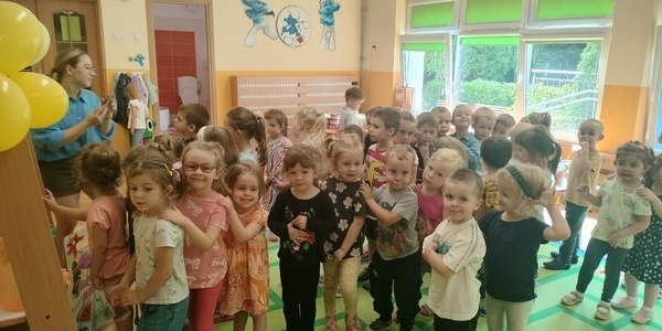 grupa dzieci.jpg